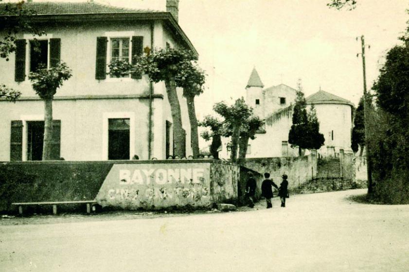 La façade de l'école des garçons du bourg, première moitié du XXème siècle, Ville de Tarnos 