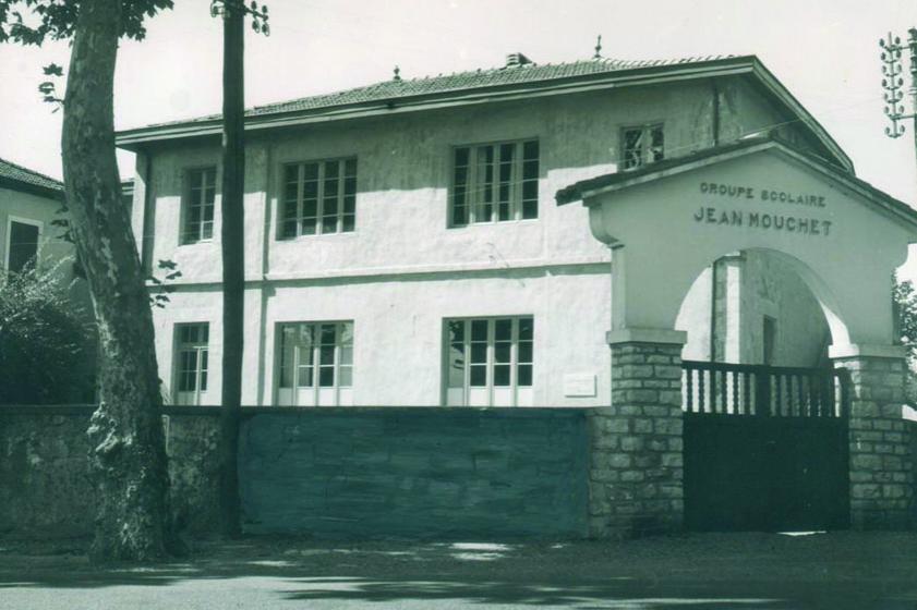 Le porche de l'école Jean Mouchet construit dans les années 1945, Ville de Tarnos