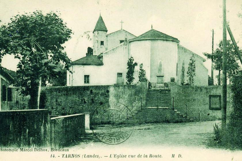 Le fronton et l'église Saint-Vincent au début des années 1980, Ville de Tarnos 