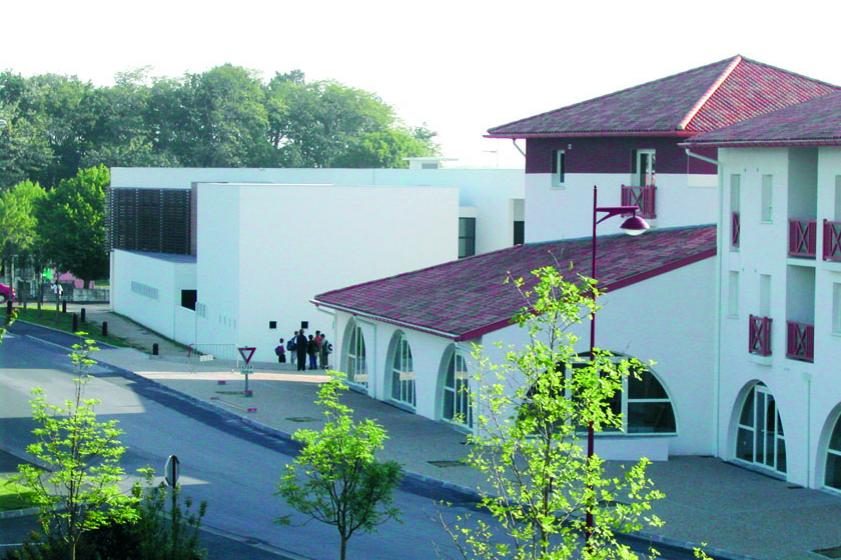 La façade de l'école Poueymidou en 2007, Ville de Tarnos