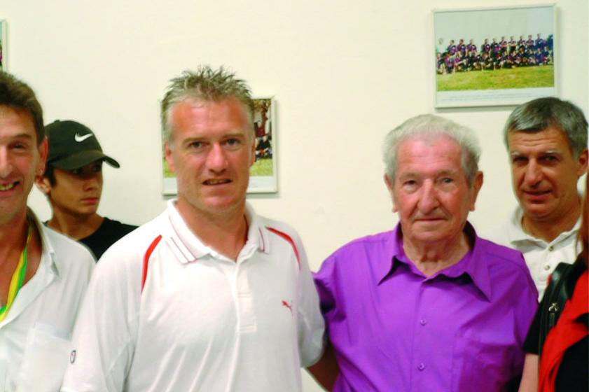 André Maye rencontre Didier Deschamps au stade intercommunal. 2006, Ville de Tarnos